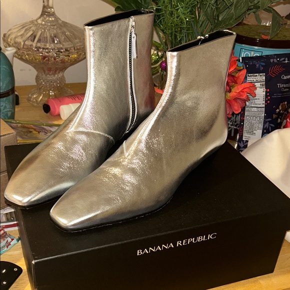 Banana Republic Shoes - Banana Republic Metallic Silver Ankle Booties